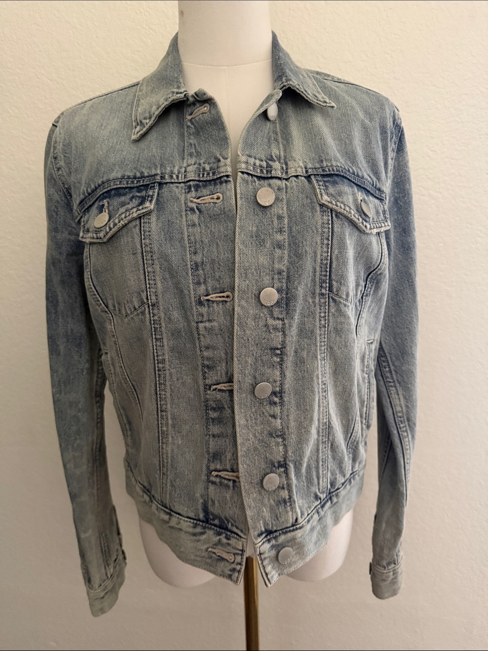 GAP vintage Light Acid Wash Denim Jean Jacket - Women's